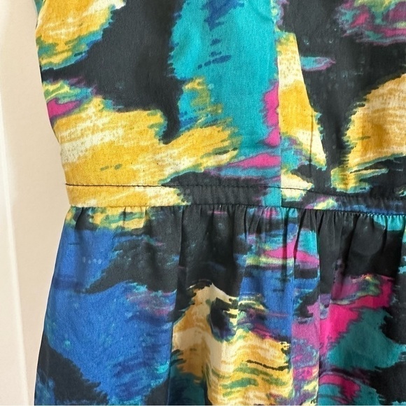 Abstract floral flattering sleeveless tunic top silky flowy feminine adjustable - Picture 4 of 8